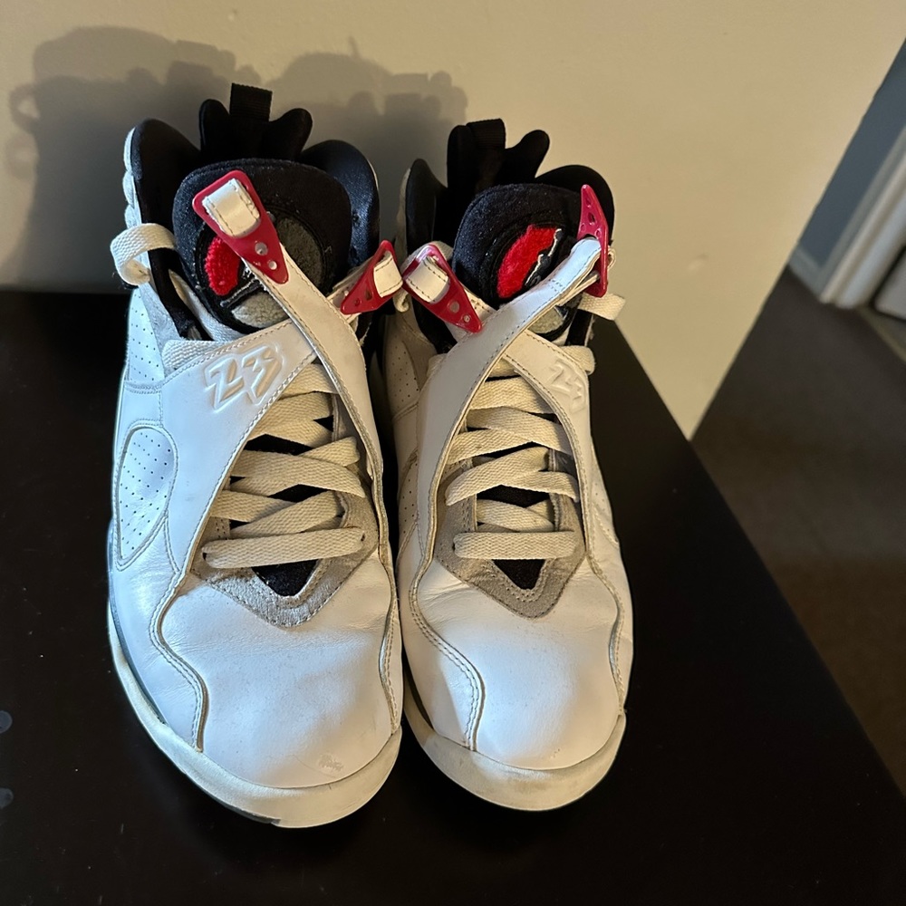 Jordan 8s size 9